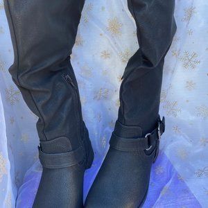 Xoxo Maire Black Back Zipper Boots